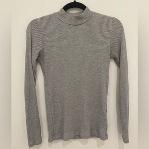 Uniqlo gray ribbed mock neck size small